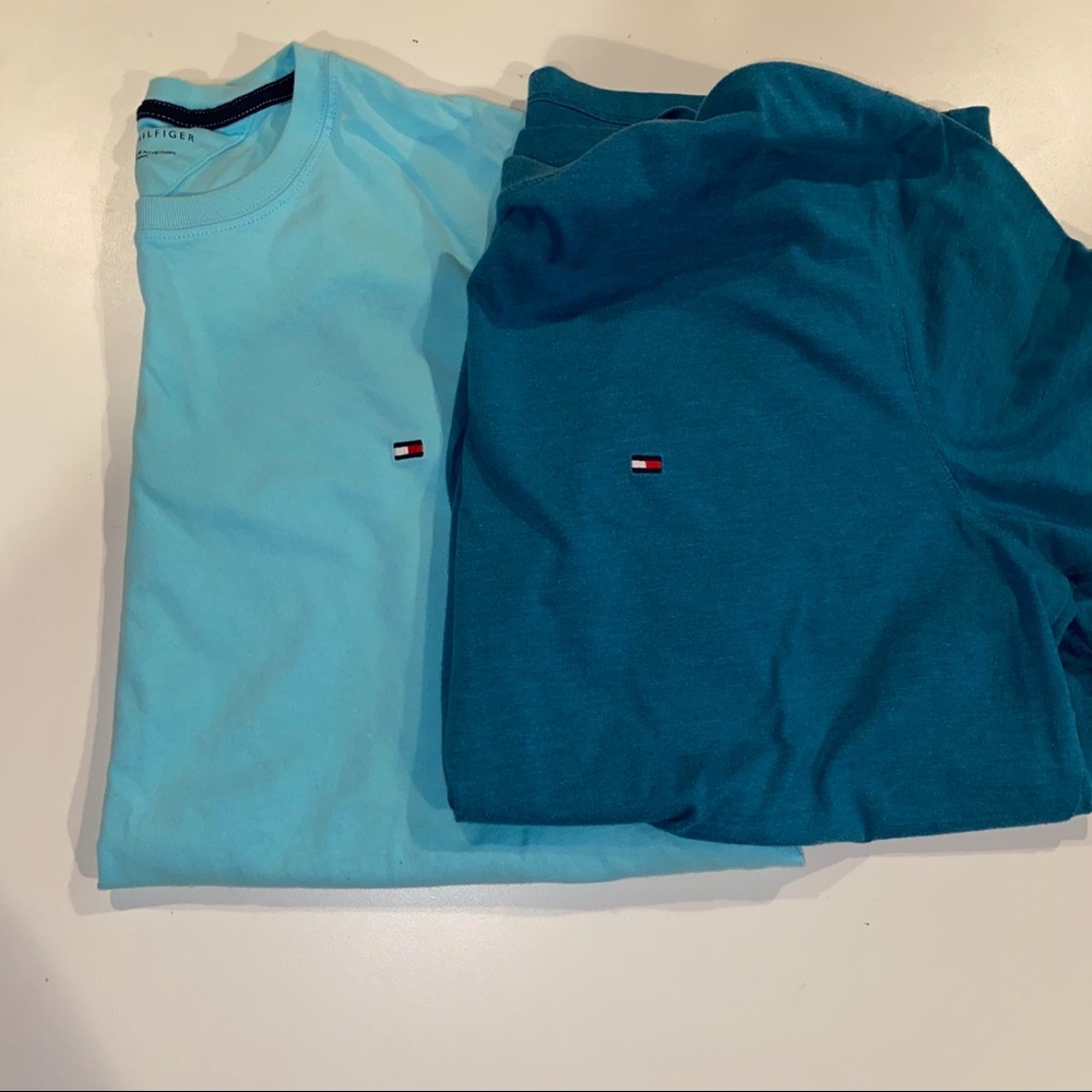 2 PK of tommy hilfiger men’s t-shirts size L
